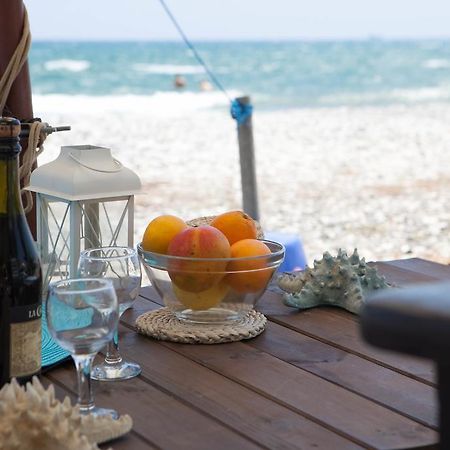 Aquarian Beachfront Apartment Larnaca Luaran gambar