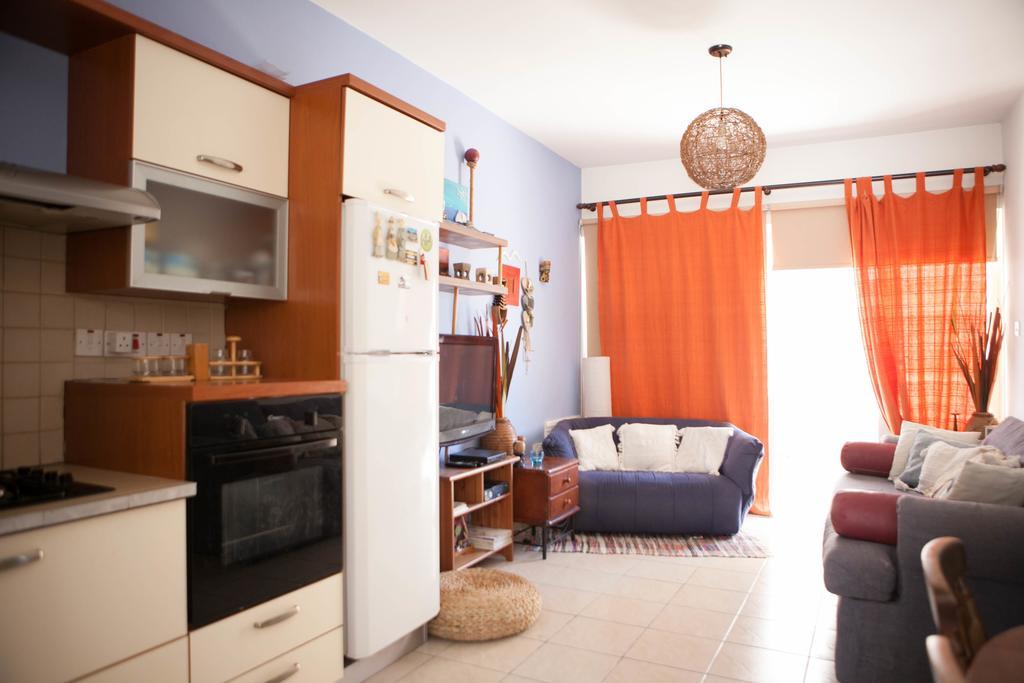 Aquarian Beachfront Apartment Larnaca Luaran gambar