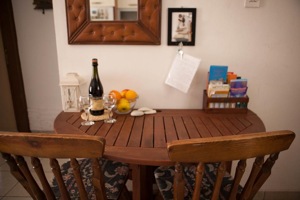 Aquarian Beachfront Apartment Larnaca Luaran gambar