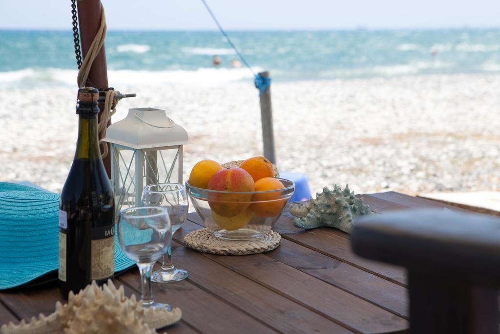 Aquarian Beachfront Apartment Larnaca Luaran gambar
