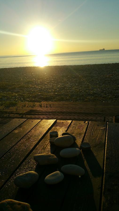 Aquarian Beachfront Apartment Larnaca Luaran gambar