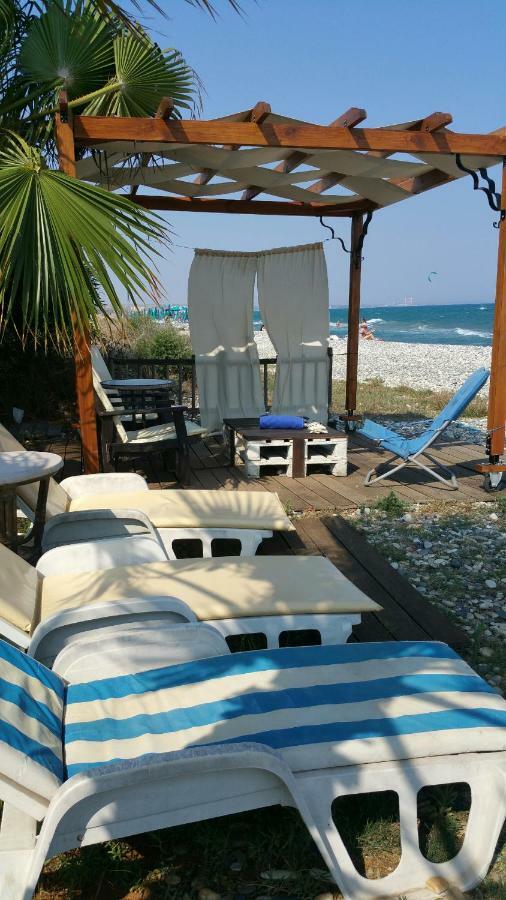 Aquarian Beachfront Apartment Larnaca Luaran gambar