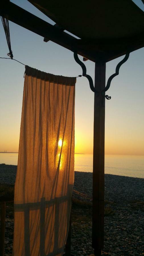 Aquarian Beachfront Apartment Larnaca Luaran gambar